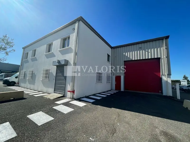 A louer Locaux d'activité 686m² Chassieu