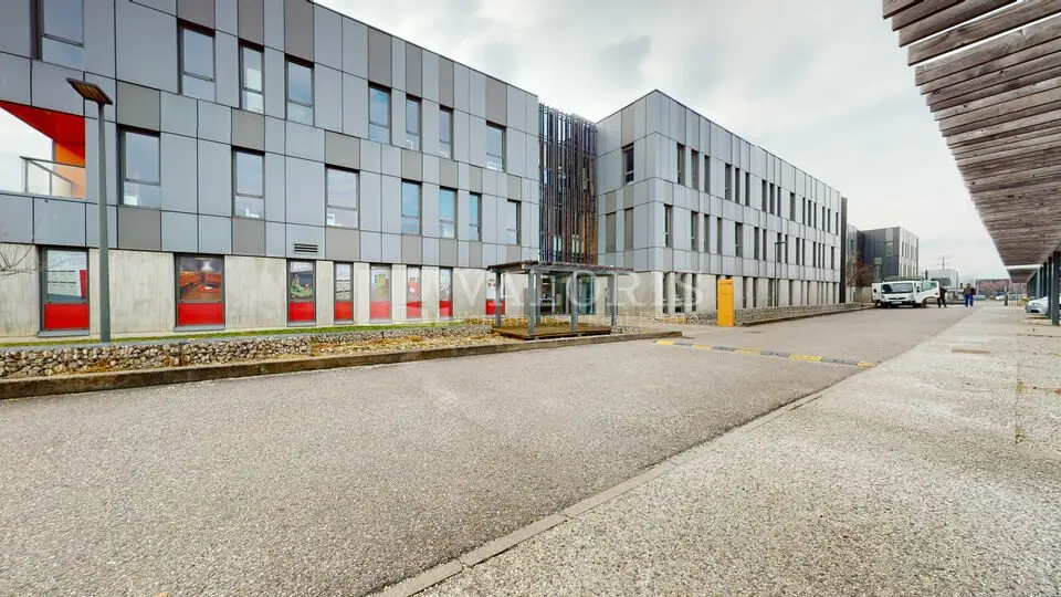 A vendre Bureaux 2457m² Saint-Priest