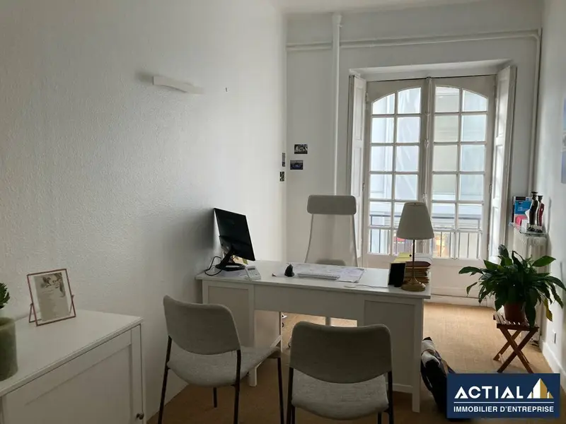 ROYALE COMMERCE - Au pied du tram et commerces