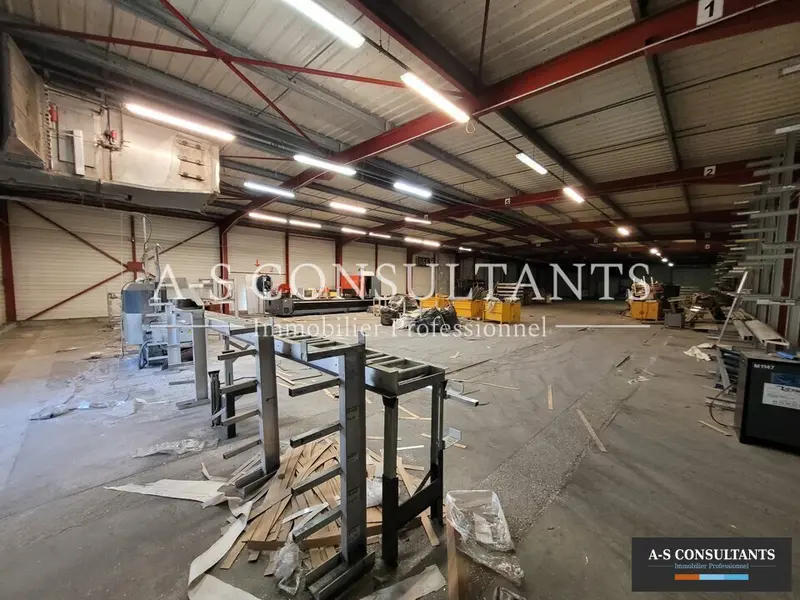 A louer Locaux d'activité 2400m² Quintenas