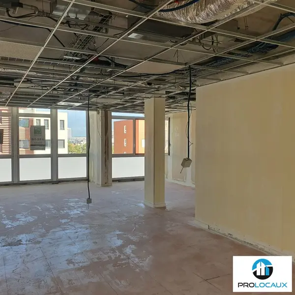 A louer Bureaux 91.17m² Grenoble