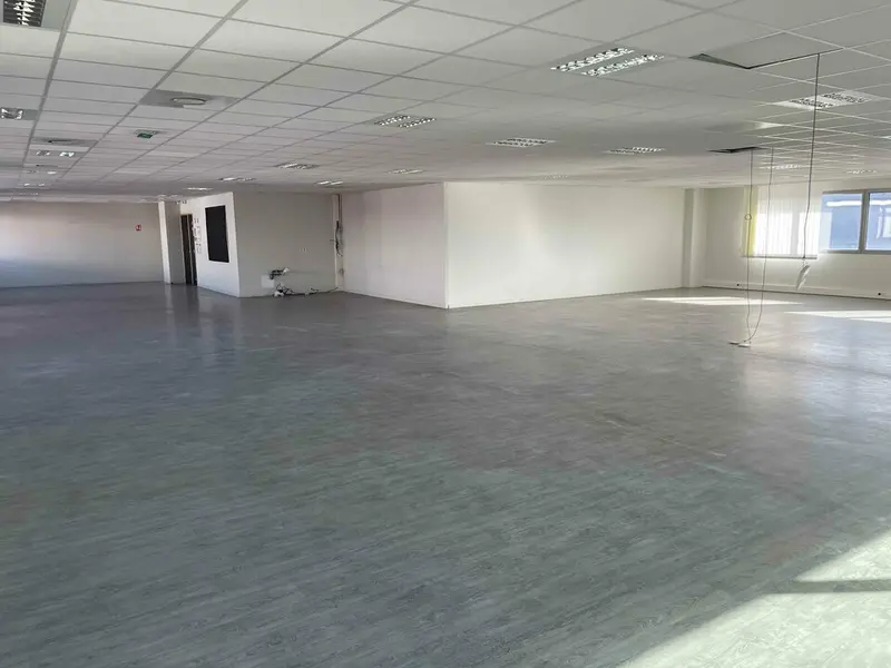 A louer Bureaux 705m² Saint-Priest
