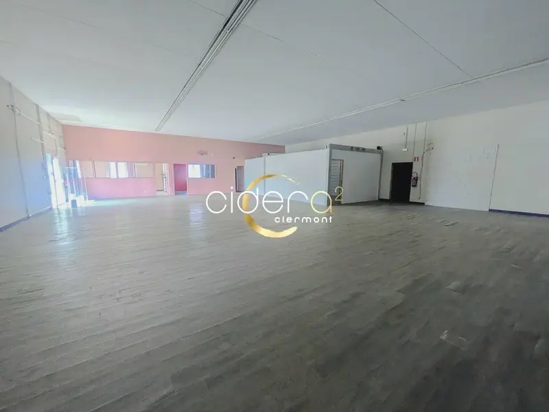 A louer local commercial 335m² sur Cournon d'Auvergne (63800)