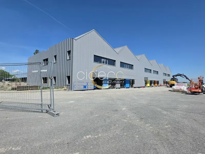 A louer Locaux d'activité 809m² Gerzat