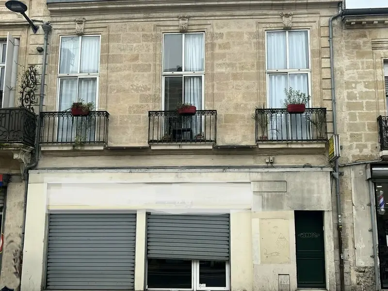 A VENDRE LOCAL COMMERCIAL 215 m² (33800) BORDEAUX