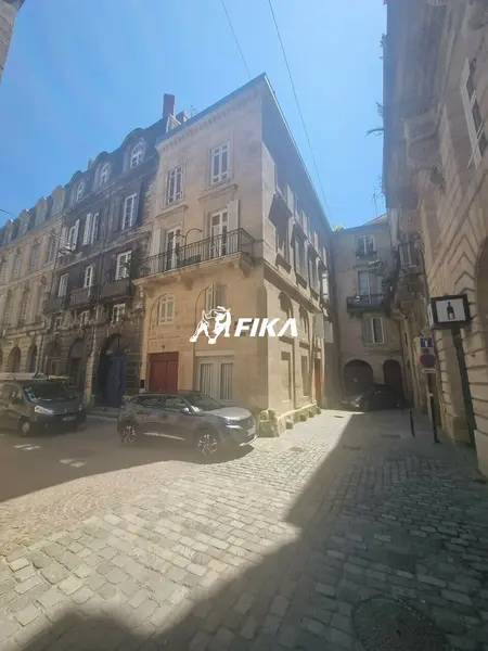 A LOUER local professionnel 45,92 m² (33000) BORDEAUX