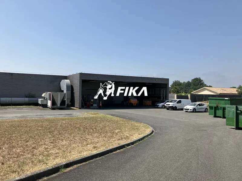 A VENDRE LOCAL D'ACTIVITÉ 3200 m² (33300) SAINT EMILION