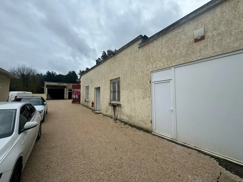 LOCAL D'ACTIVITES 147m2 A LOUER 13400 AUBAGNE