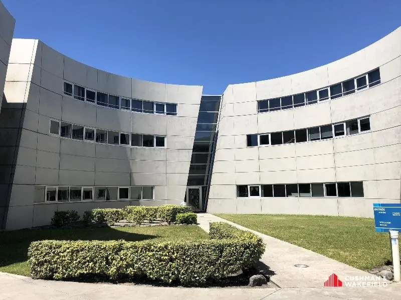 Bureaux à la location de 715 m²