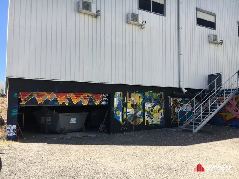 ENTREPOT DE STOCKAGE 1 500 M²