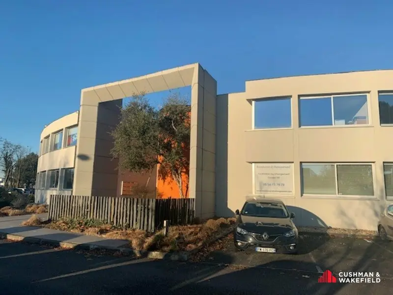 Bureaux à la location de 279 m² divisibles à partir de 109 m²