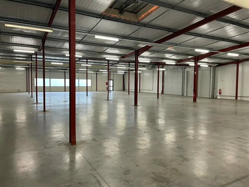 Entrepôt-Bureaux  820 m², sortie LA BREDE A62