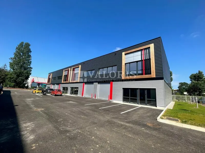 A louer Locaux d'activité 2038m² Saint-Quentin-Fallavier
