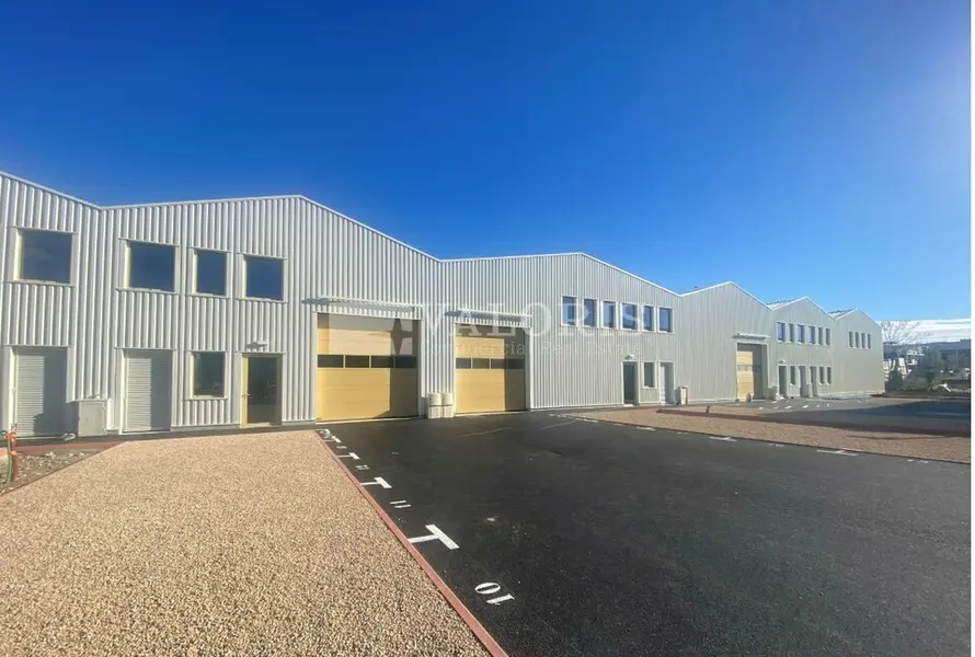 A louer Locaux d'activité 1252m² Vaulx-en-Velin