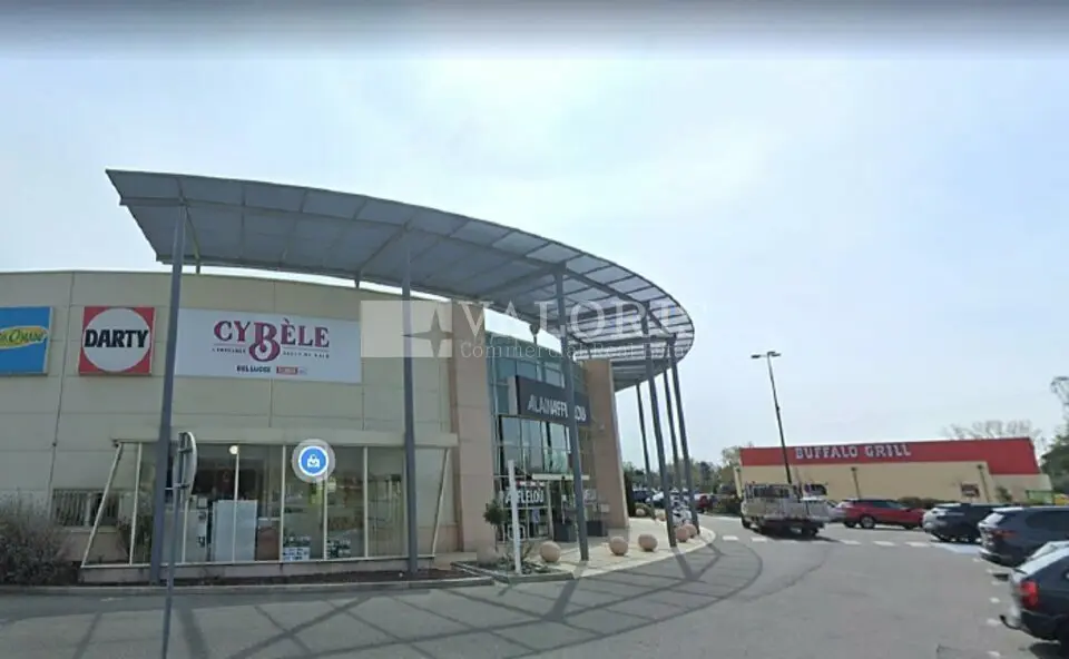 A louer Local commercial  616m² Avignon