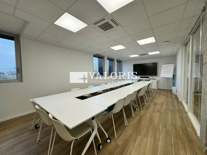 A louer Bureaux 1055.82m² Saint-Priest