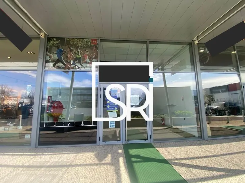 A LOUER - LOCAL COMMERCIAL DE 143 m² - 63170 AUBIERE