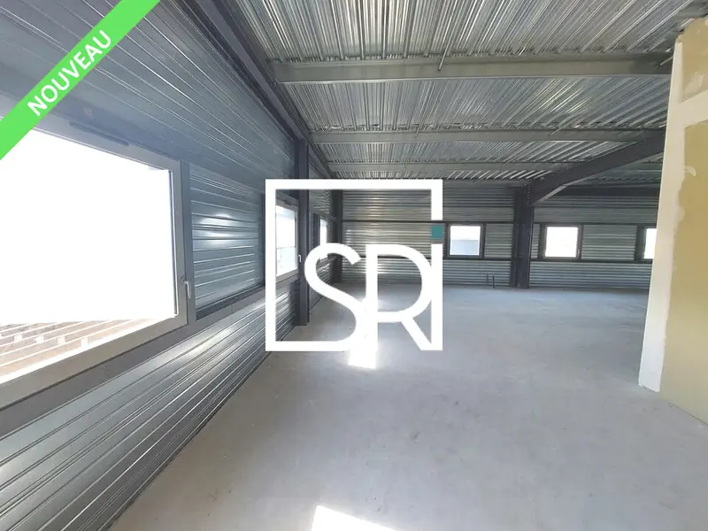 A vendre Bureaux 291.85m² Les Martres-d'Artière
