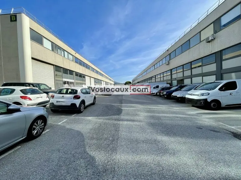 Bureaux de 280 m² à louer dans la Zone d'Activité de Carros - le Broc
