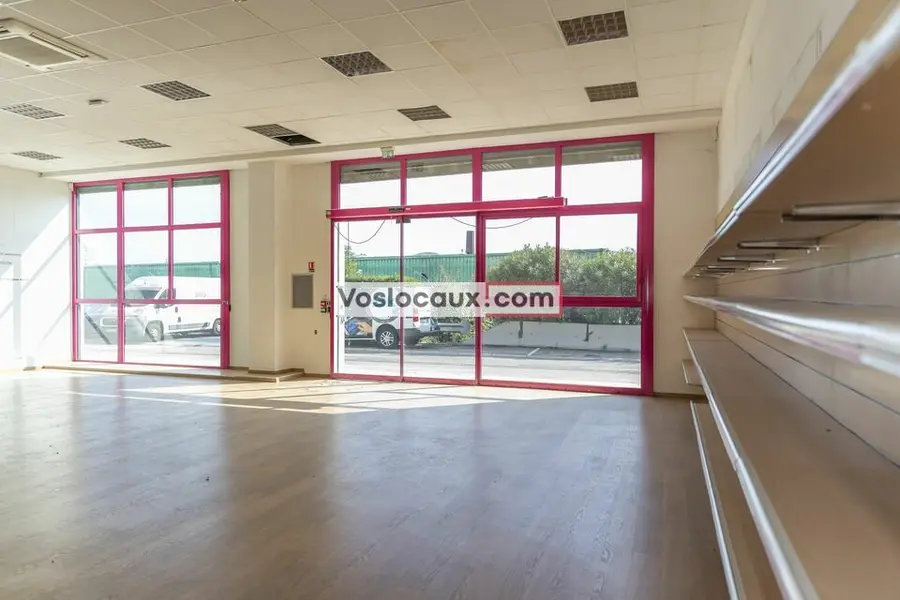 A louer Locaux d'activité 1000m² Villeneuve-Loubet