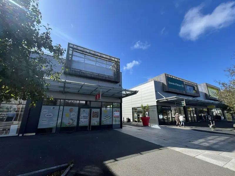 A LOUER LOCAL COMMERCIAL 200 M² BAILLÉS