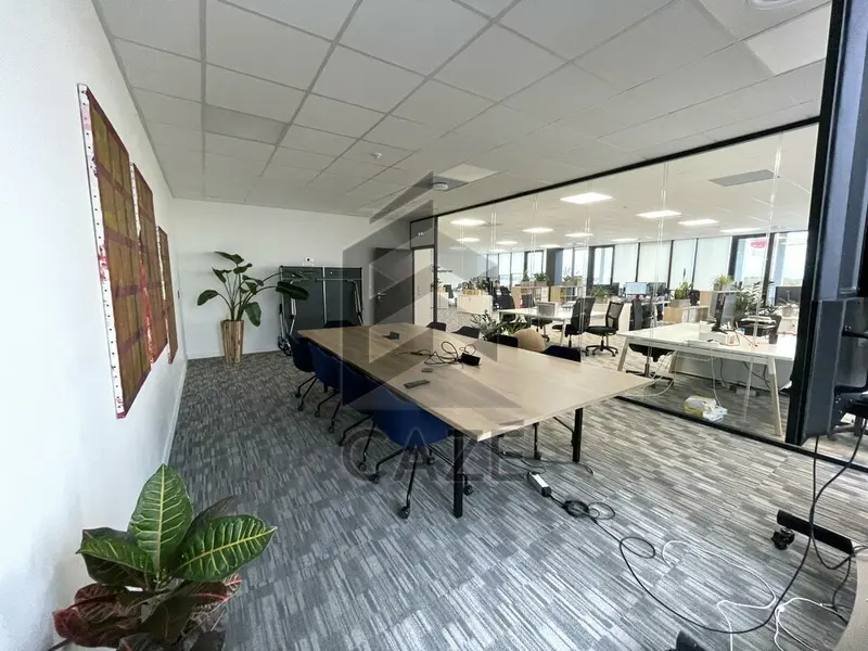 SUPERBES BUREAUX A LOUER - MERIGNAC - PIED DE TRAMWAY - AMENAGES