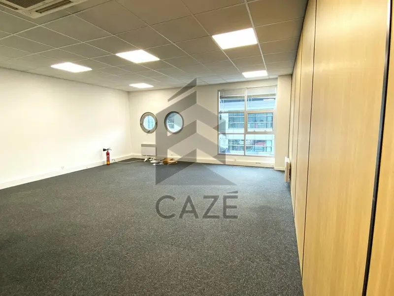 BUREAUX A LOUER - FLOIRAC - ZONE FRANCHE URBAINE