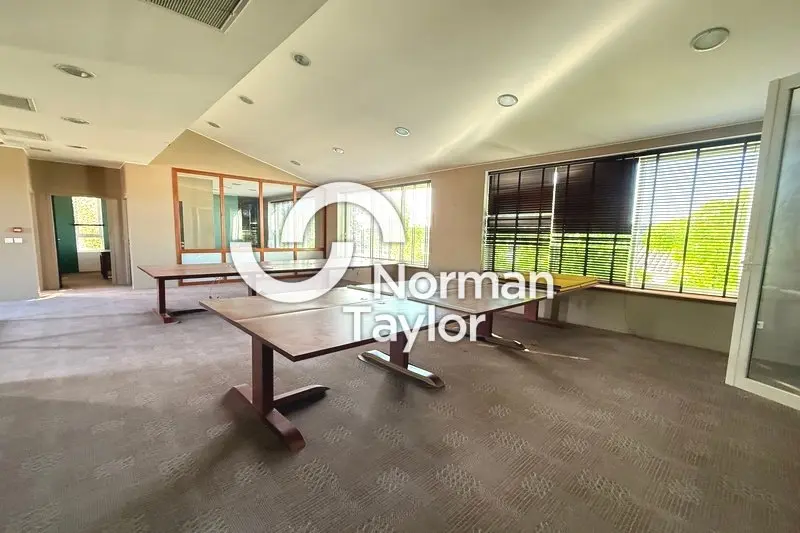 A vendre Bureaux 655m² Lunel