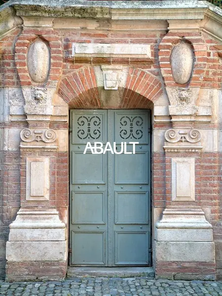 A LOUER LOCAL PROFESSIONNEL BUREAUX EN FOND DE COUR D'ENVIRON 52 M² 