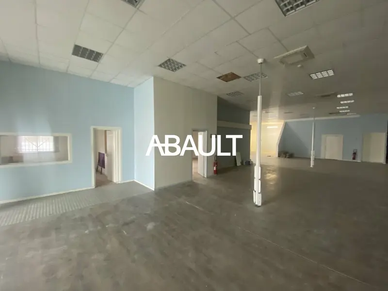 A LOUER LOCAL D'ENVIRON 418 M² PROCHE METRO BALMA GRAMONT TOULOUSE   