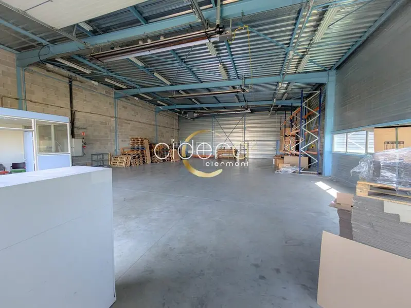 A vendre Local commercial  297m² Creuzier-le-Neuf