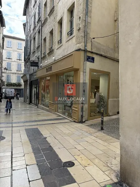 AVIGNON INTRA-MUROS  CESSION DE BAIL  EMPLACEMENT N°1