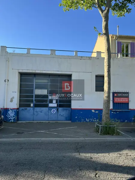 LOCAL COMMERCIAL/ENTREPOT D'ENVIRON 222 m²