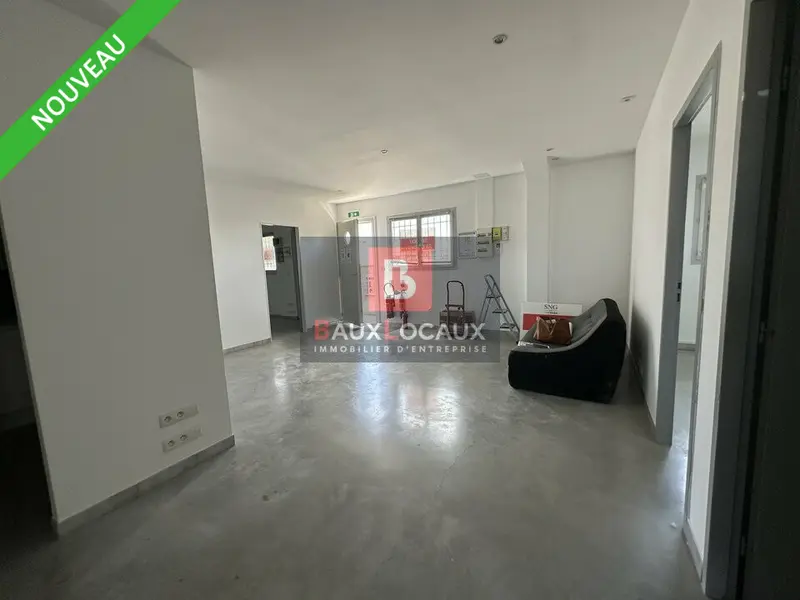 À VENDRE  BUREAUX 153 m²  VEDÈNE  ZONE DE CHALANÇON