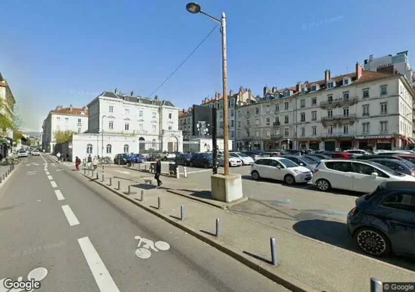 A vendre Local commercial  140m² Grenoble