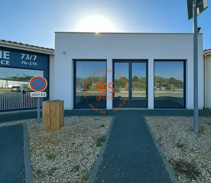A vendre Local commercial  226m² Cavignac