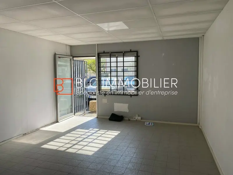 LOCAL 54 m2 A LOUER 13400 AUBAGNE