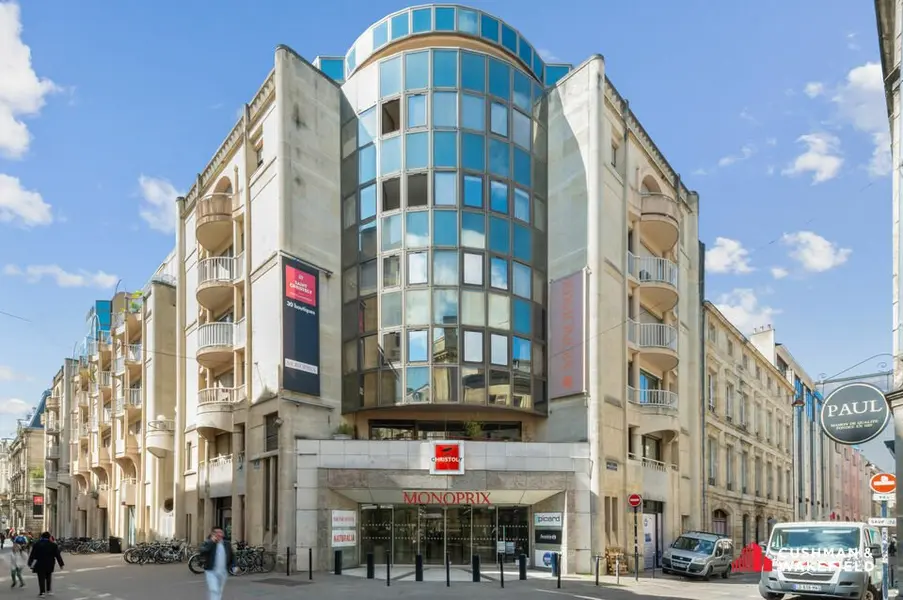 A louer Local commercial  445m² Bordeaux