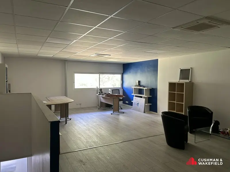 Saint-Jean-d'Illac - Cellule de 215 m² à louer 