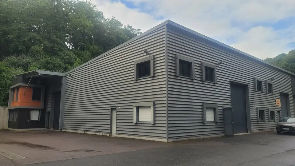 LOCAL RECENT A LOUER.