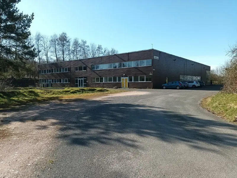 ENTREPOT ATELIER  PROCHE A13 ENTRE BOURG ACHARD ET PONT DE BROTONNE