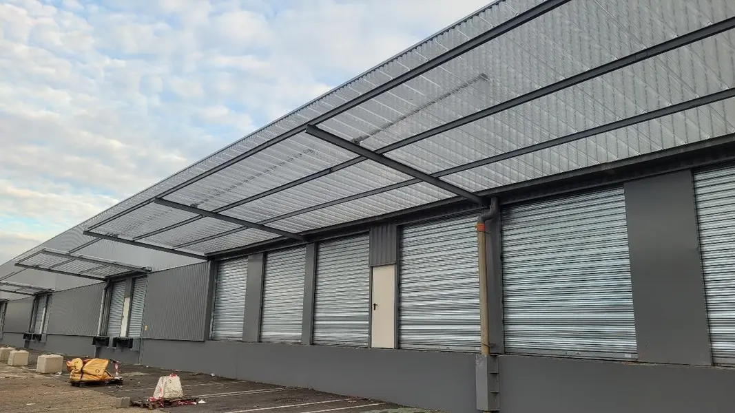 LIMITE ROUEN / PETIT QUEVILLY - ENTREPOT A QUAIS.