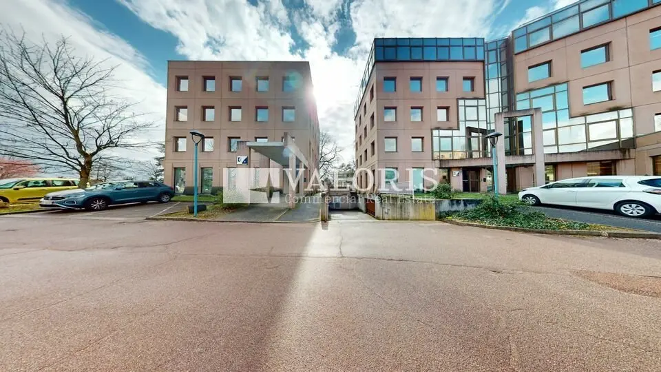 A vendre Bureaux 550m² Écully