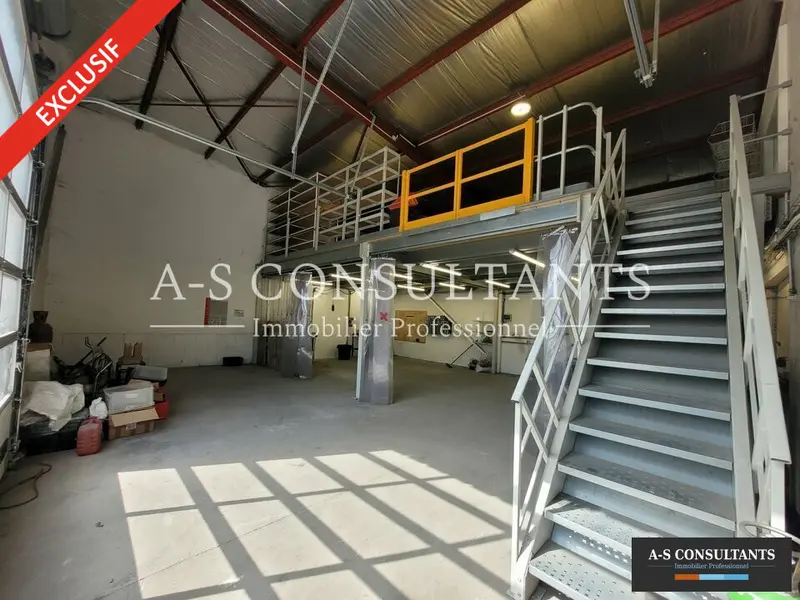 A louer Locaux d'activité 490m² Rochetoirin