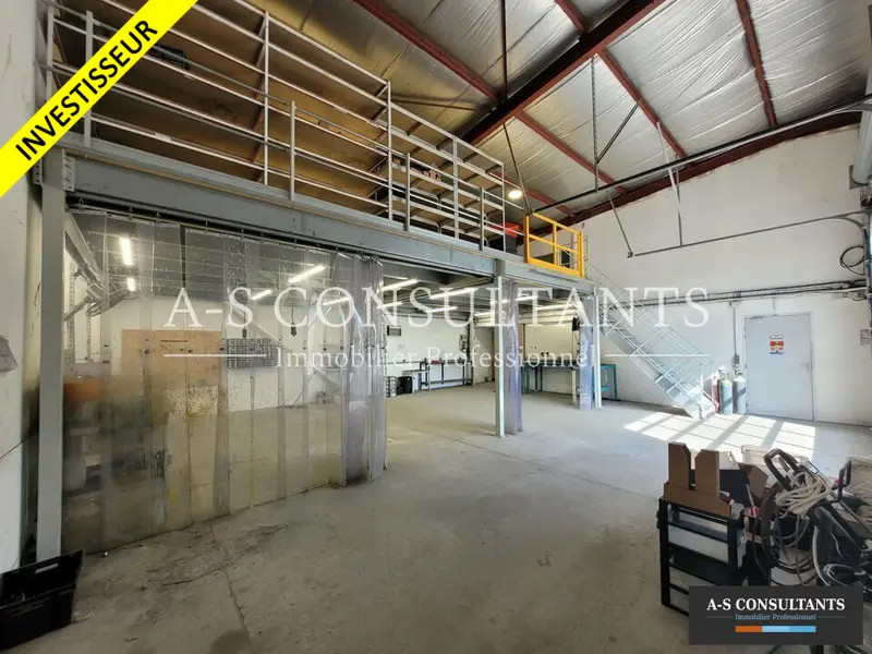 A vendre Locaux d'activité 1345m² Rochetoirin