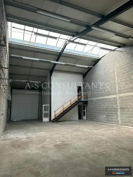 A louer Entrepôt 242m² Saint-Félix
