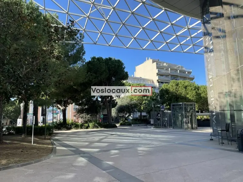 A louer Local commercial  300m² Antibes