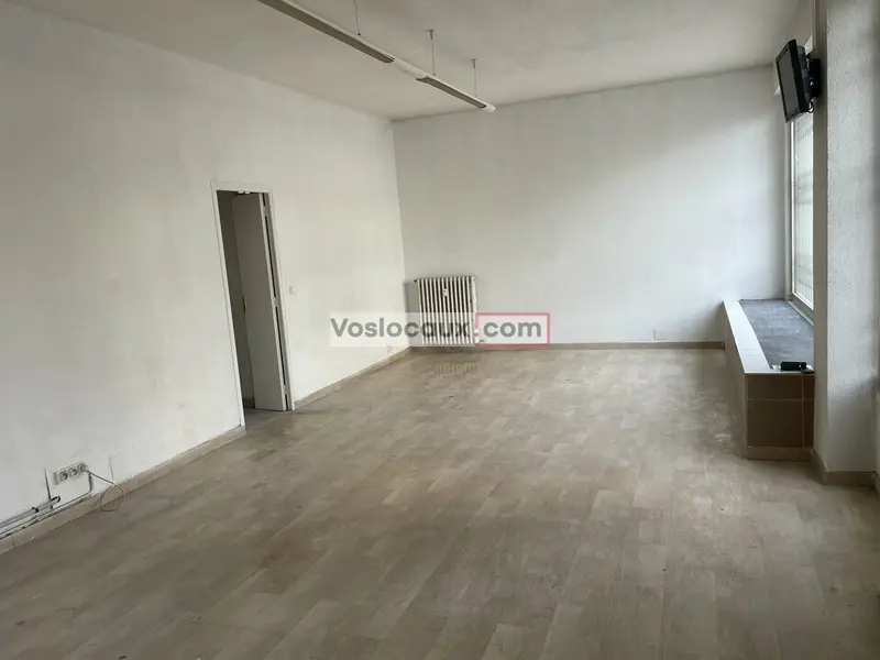 A louer : local commercial de 500 m2 à Nice Nord