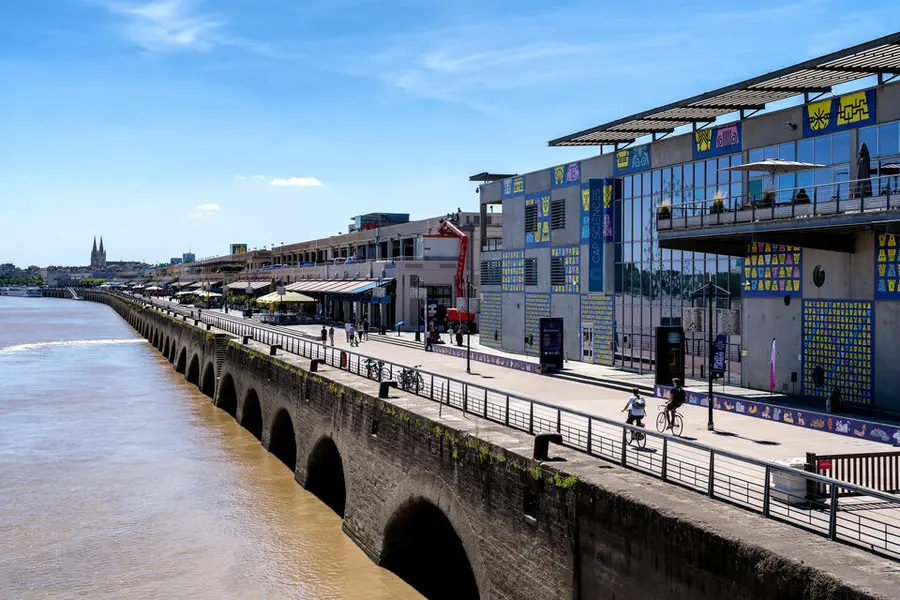 Quai des Chartrons - Vente de murs libres - Bordeaux 