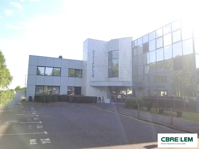 AU NORD DE CAEN - QUARTIER CITIS DESSERVI PAR LE TRAM. 